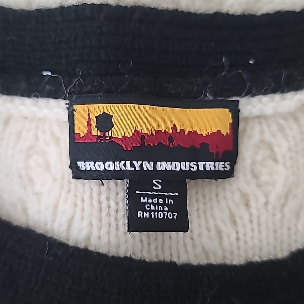 Brooklyn Industries 100% Lambswool Cable Knit Sweater — image 8 of 8